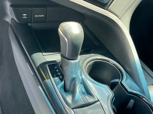 Used 2019 Toyota Camry SE FWD image 16