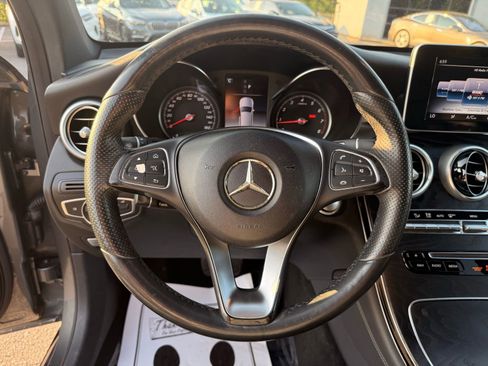 Used 2018 Mercedes-Benz GLC 300 4MATIC image 16