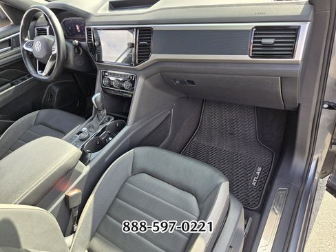 Used 2020 Volkswagen Atlas Cross Sport SEL Premium image 19