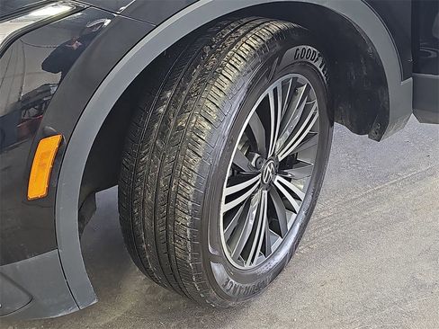 Used 2024 Volkswagen Tiguan Wolfsburg Edition image 33