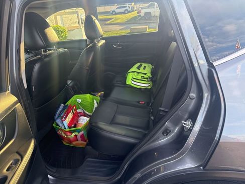 Used 2017 Nissan Rogue SL w/ SL Premium Package image 14