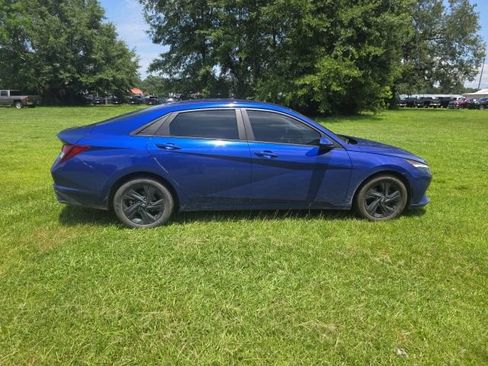 Used 2023 Hyundai Elantra SEL FWD image 11