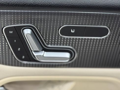 Used 2020 Mercedes-Benz GLB 250 w/ Premium Package image 22