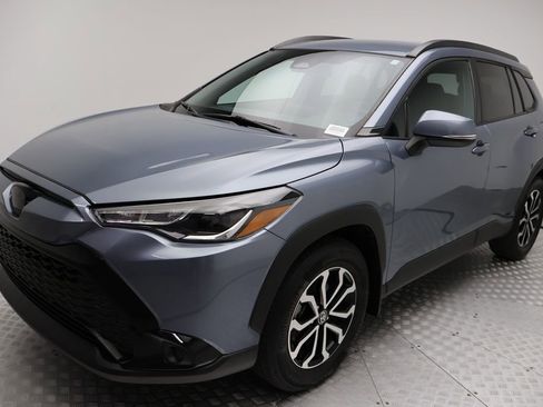 Certified 2023 Toyota Corolla Cross SE image 2