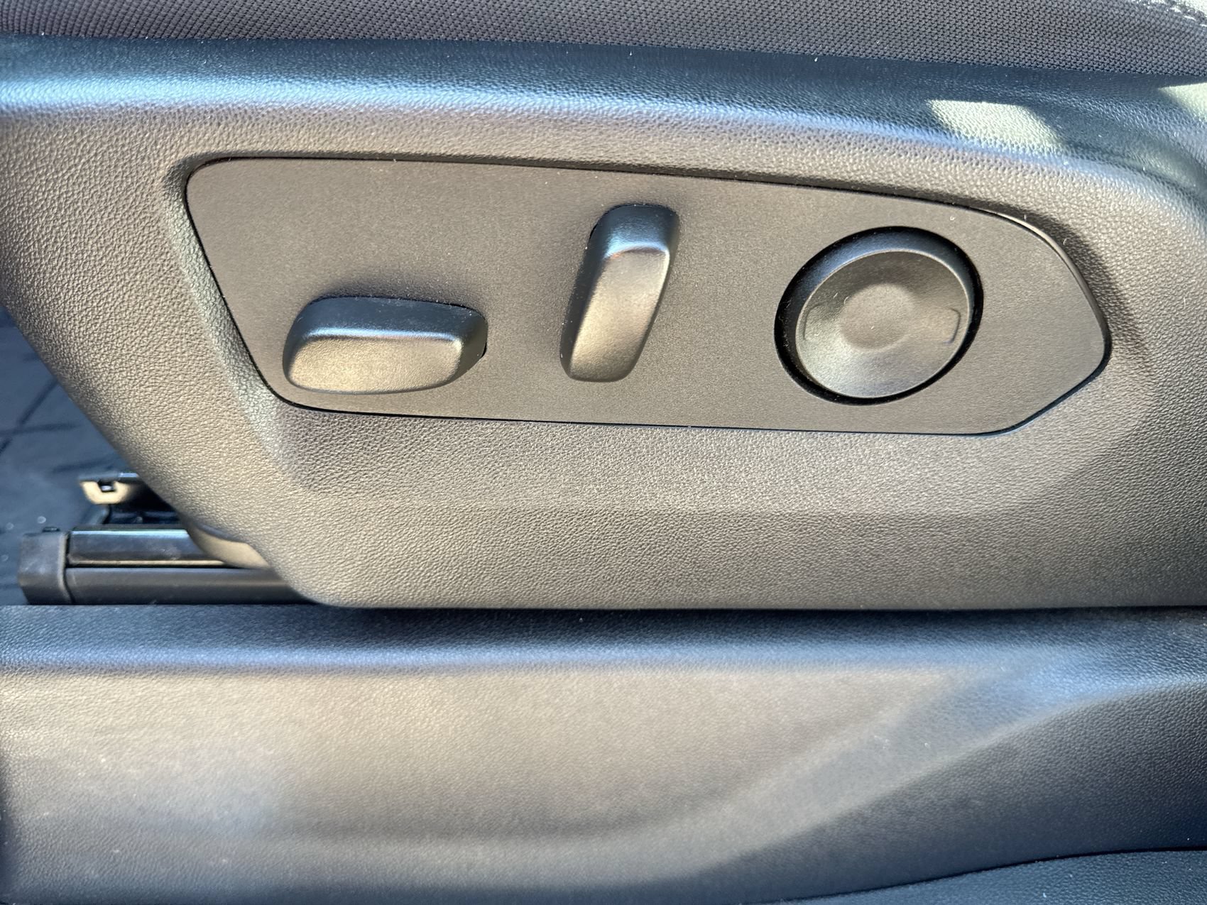 Used 2025 Chevrolet Silverado 1500 RST RWD image 12