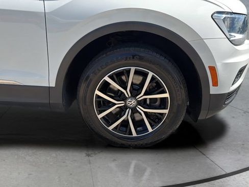 Used 2021 Volkswagen Tiguan SE w/ Panoramic Sunroof Package AWD/4WD image 28