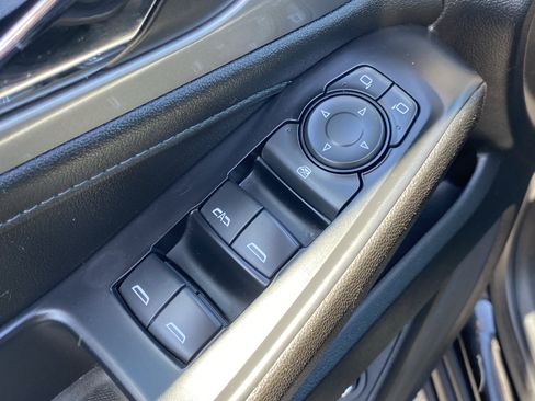 Used 2022 Chevrolet Traverse LT image 18