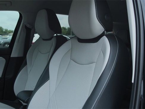 New 2025 Volkswagen Tiguan SE image 12