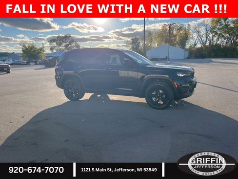 New 2025 Jeep Grand Cherokee Limited w/ Luxury Tech Group II image 8