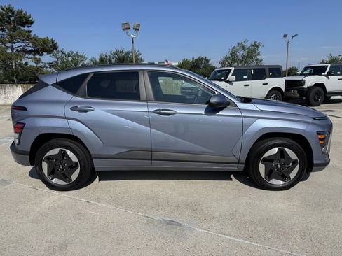 Used 2024 Hyundai Kona SEL FWD image 3
