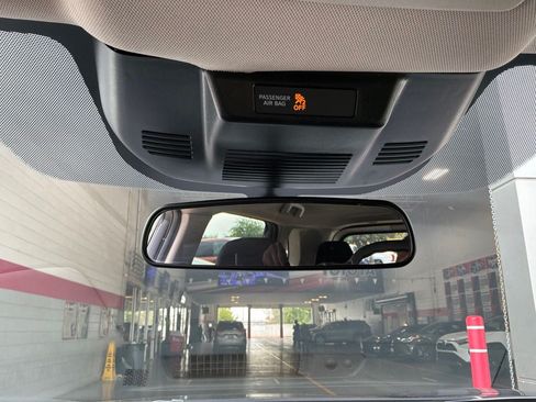 Used 2025 Nissan Rogue SV FWD image 19