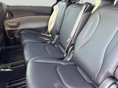 New 2026 Kia Carnival EX image 18