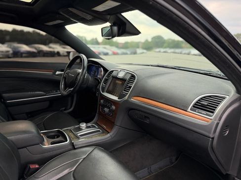 Used 2015 Chrysler 300 C Platinum w/ Harman/Kardon Audio Group RWD image 23