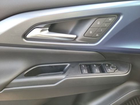 New 2026 Chevrolet Equinox EV LT image 23