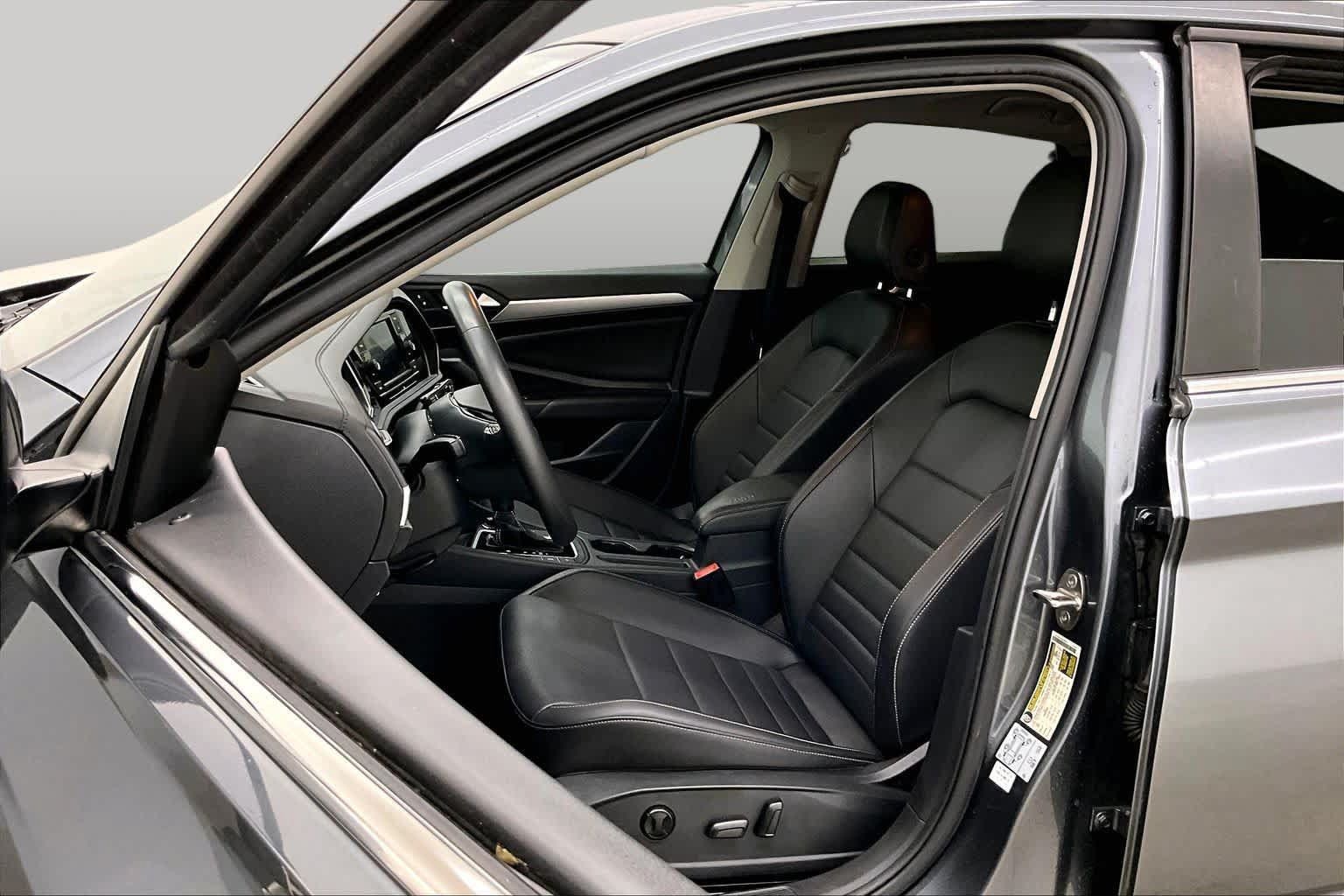 Used 2021 Volkswagen Jetta SE FWD image 8