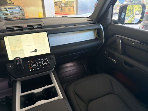 New 2026 Land Rover Defender 130 X-Dynamic SE AWD/4WD image 29