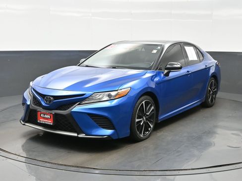 Used 2019 Toyota Camry XSE FWD image 2