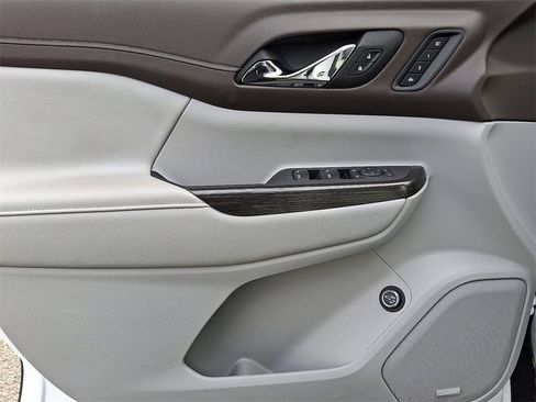 Used 2023 GMC Acadia SLT w/ Preferred Package image 13