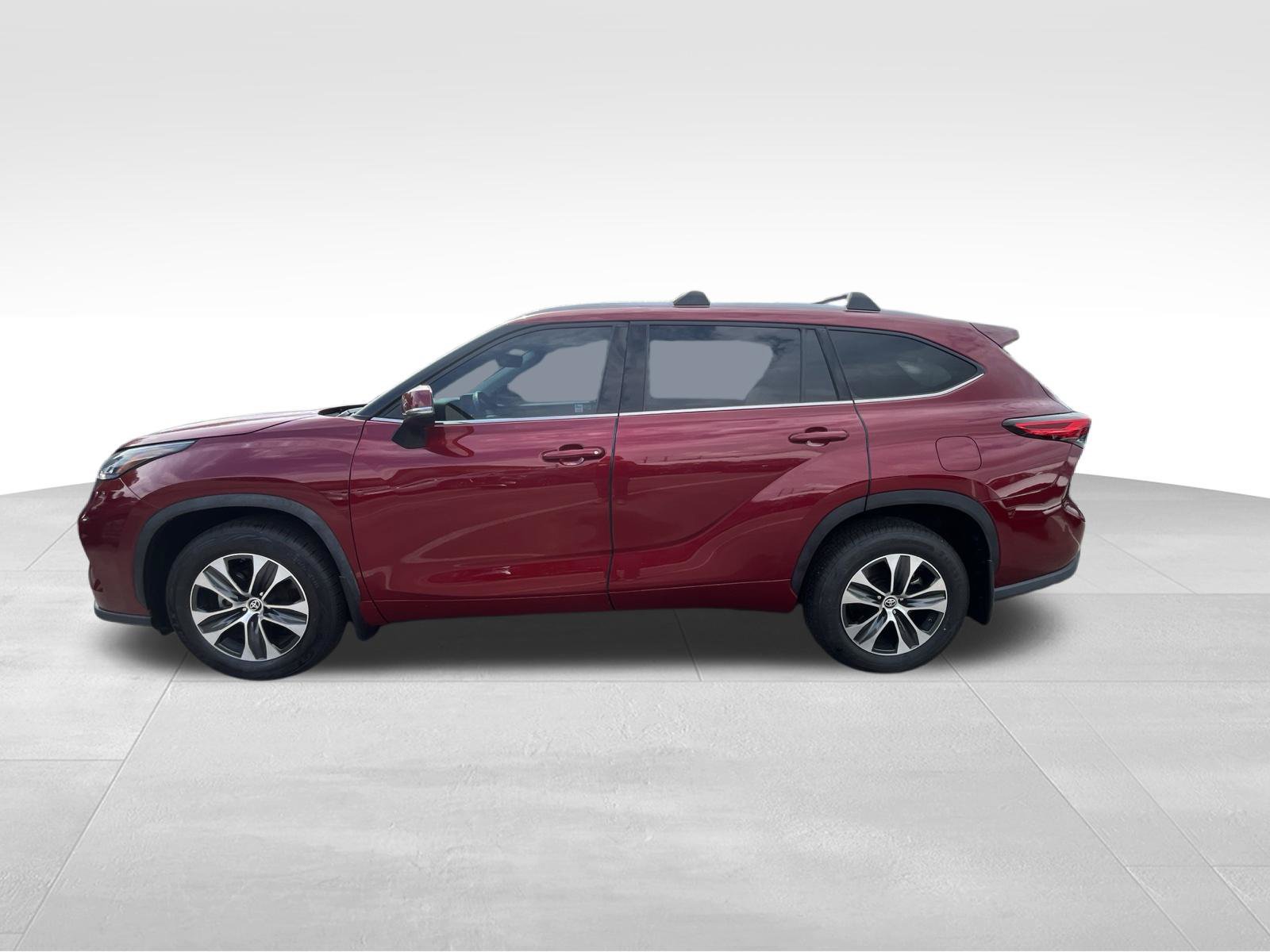 Used 2022 Toyota Highlander XLE FWD image 8