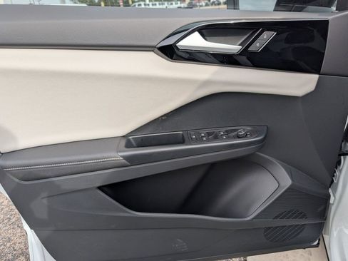 New 2026 Volkswagen Taos S image 10