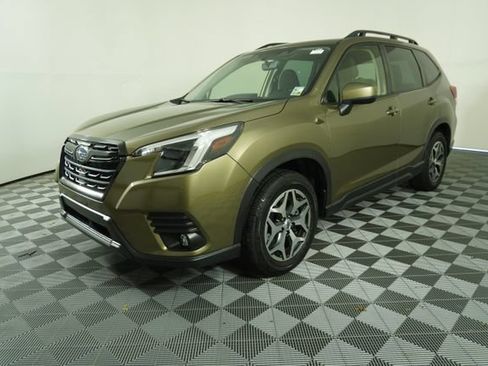 Used 2024 Subaru Forester Premium AWD/4WD image 3