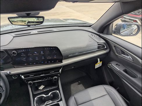 New 2026 Chevrolet Traverse LT w/ Driver Confidence Package AWD/4WD image 19