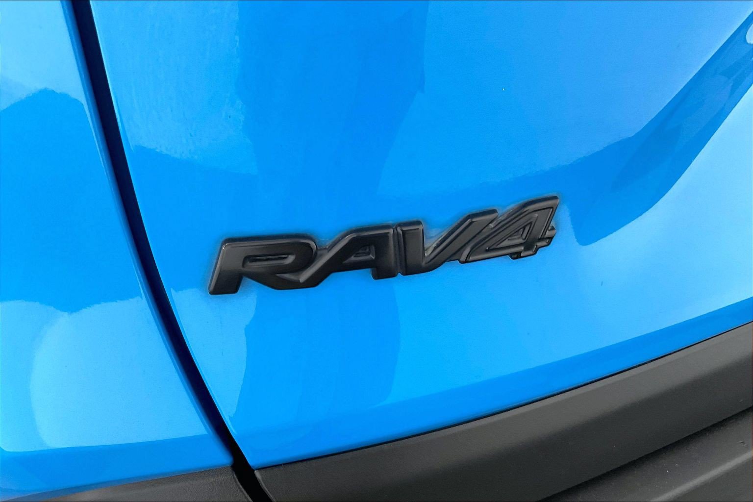 Used 2019 Toyota RAV4 LE w/ All Weather Liner Package FWD image 32