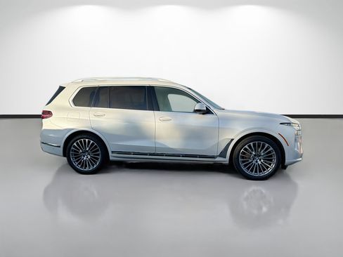 Used 2024 BMW X7 xDrive40i AWD/4WD image 2