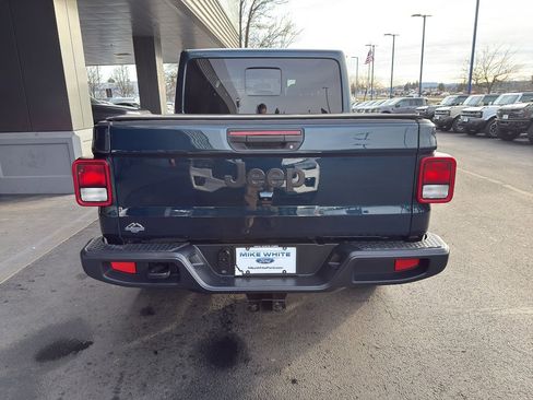 Used 2025 Jeep Gladiator Sport image 5