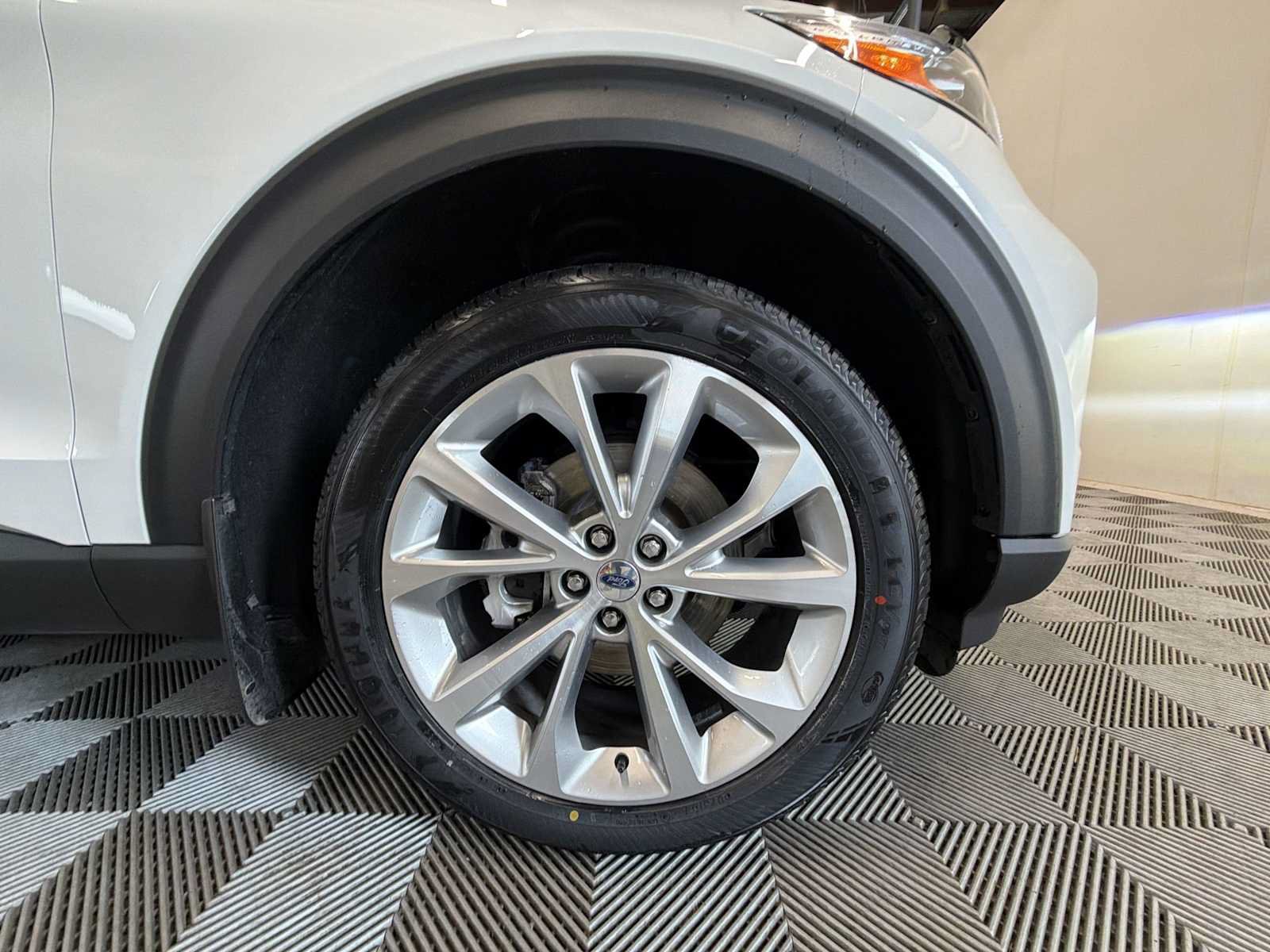 Used 2023 Ford Explorer Platinum w/ Technology Package AWD/4WD image 19