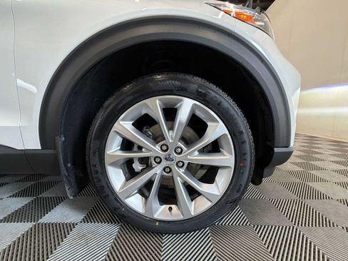 Used 2023 Ford Explorer Platinum w/ Technology Package AWD/4WD image 19