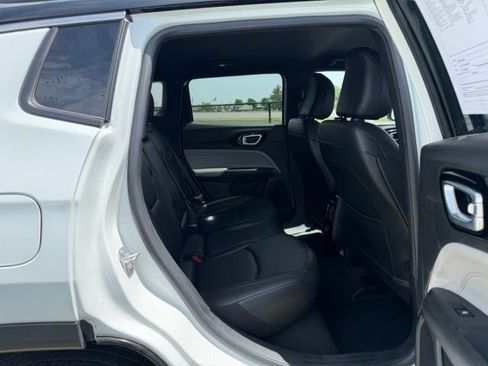 Used 2025 Jeep Compass Limited AWD/4WD image 9