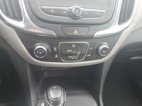 Used 2020 Chevrolet Equinox LS image 16
