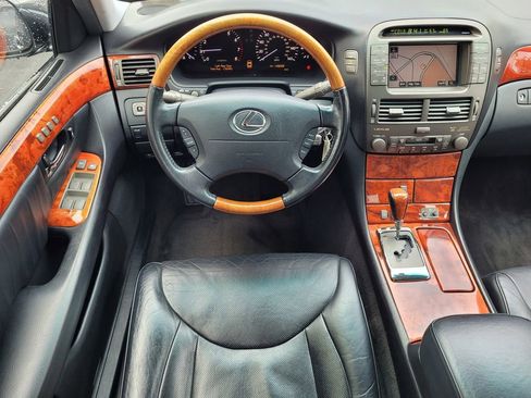 Used 2004 Lexus LS 430 RWD image 10