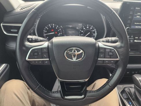 Used 2021 Toyota Highlander XLE image 22