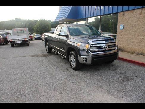Used 2017 Toyota Tundra SR5 w/ SR5 Upgrade Package RWD image 1