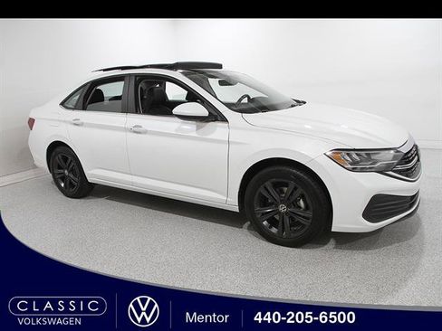 Used 2024 Volkswagen Jetta SE FWD image 1
