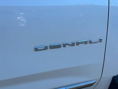 Used 2023 GMC Yukon XL Denali AWD/4WD image 10