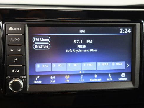 Used 2025 Nissan Kicks S image 27