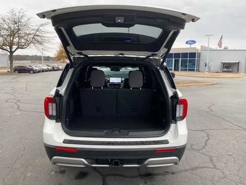 New 2026 Ford Explorer Platinum image 9