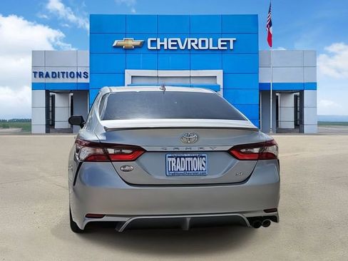 Used 2021 Toyota Camry SE image 8