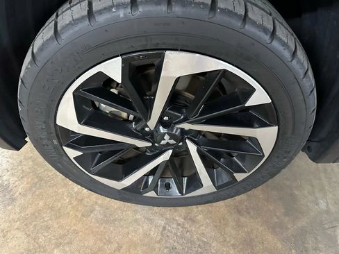 Used 2024 Mitsubishi Outlander FWD image 20
