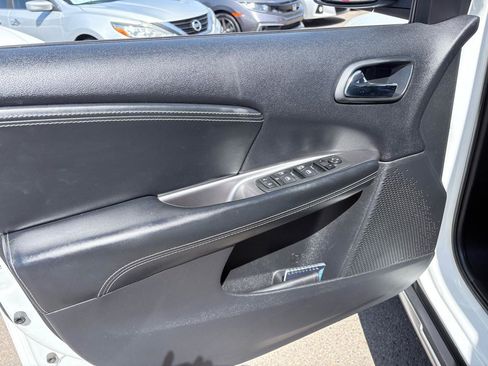Used 2015 Dodge Journey Crossroad w/ Flexible Seating Group FWD image 19
