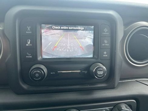 Used 2018 Jeep Wrangler Unlimited Sport AWD/4WD image 11