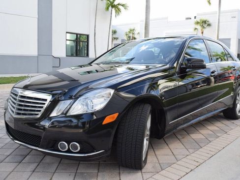 Used 2011 Mercedes-Benz E 350 4MATIC Sedan image 2