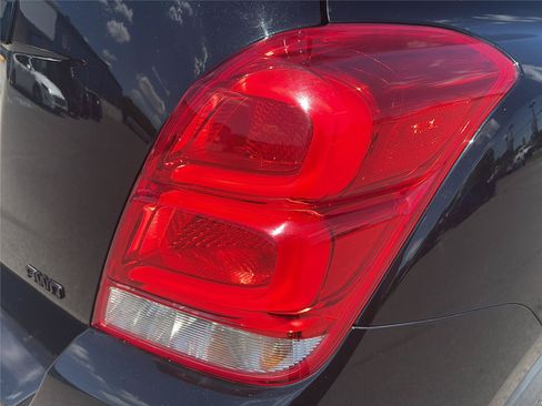 Used 2022 Chevrolet Trax LT w/ Redline Edition AWD/4WD image 29