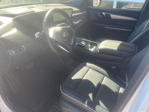 Used 2025 Buick Enclave Preferred AWD/4WD image 4