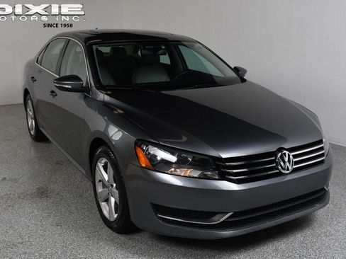Used 2012 Volkswagen Passat 2.5 SE FWD image 1