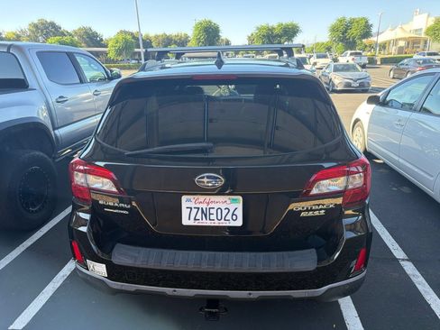 Used 2017 Subaru Outback 2.5i Touring AWD/4WD image 6