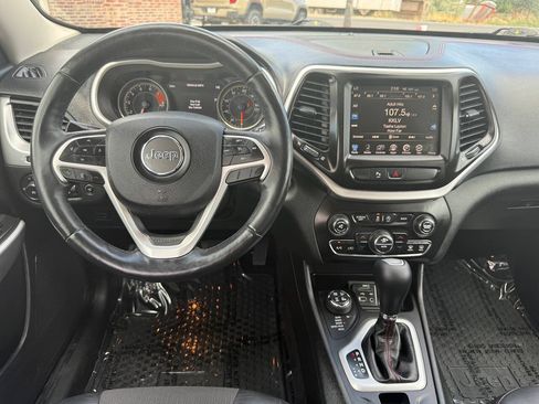 Used 2018 Jeep Cherokee Trailhawk w/ Comfort/Convenience Group AWD/4WD image 31